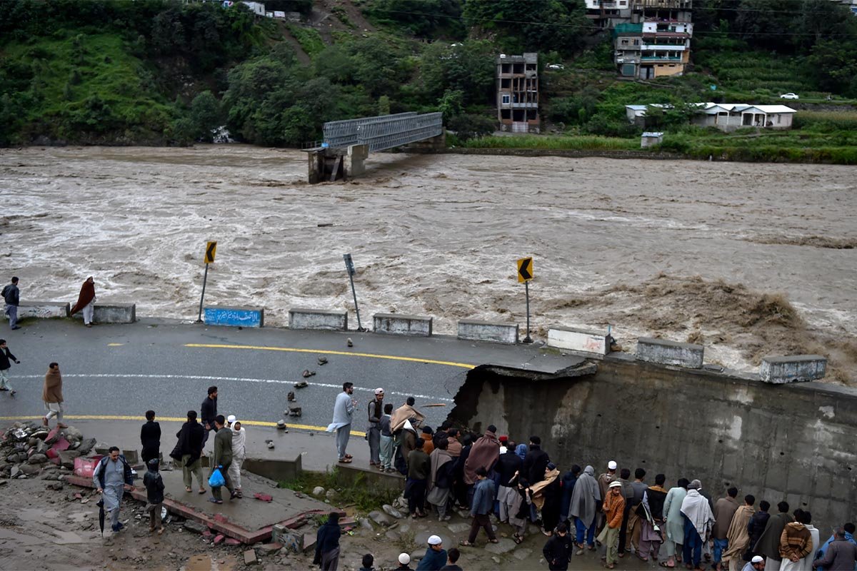 Eingebrochene Straße in Pakistan nach Flut