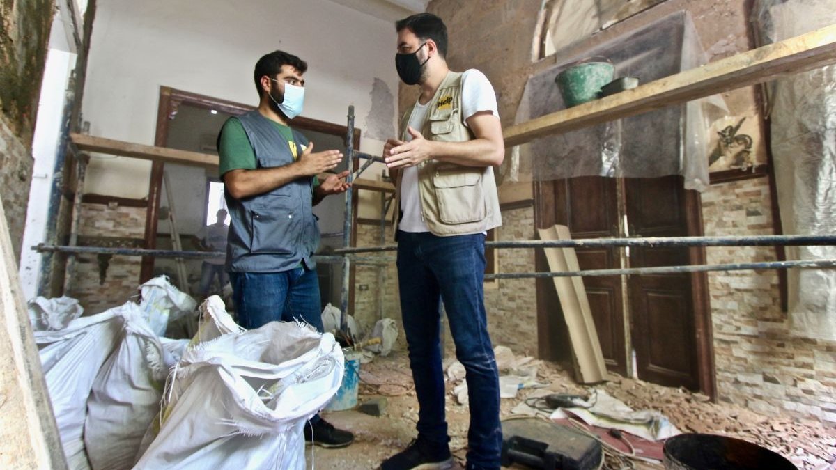 Help-Mitarbeiter koordinieren den Wiederaufbau nach der Explosion in Beirut.