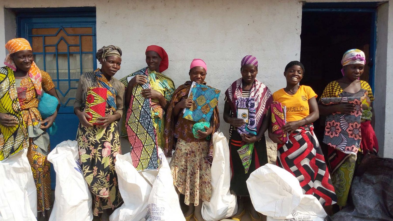 Kongolesische Frauen mit Hilfsgütern
