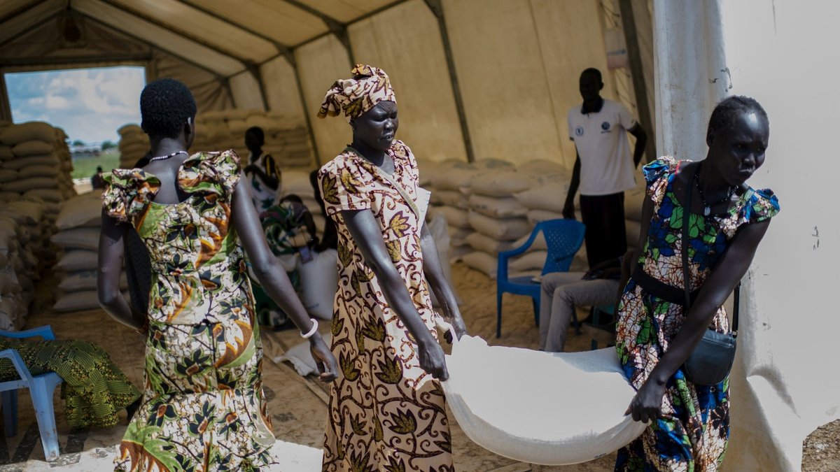 Verteilung von Lebensmitteln in Mingkaman, Südsudan
