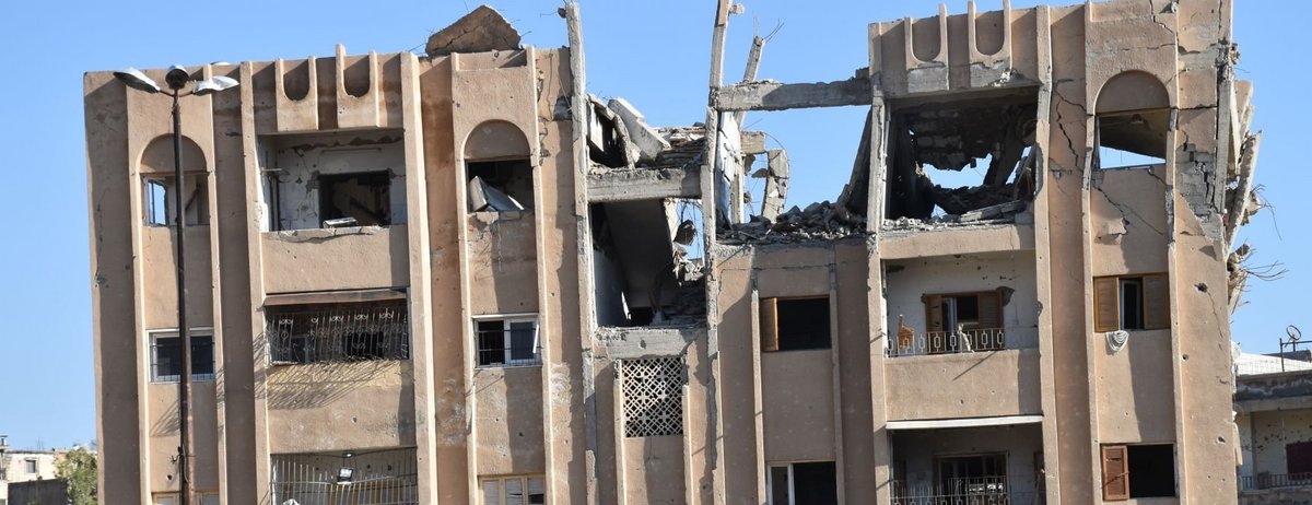 Durch ein Krieg zerstörtes Gebäude in Syrien