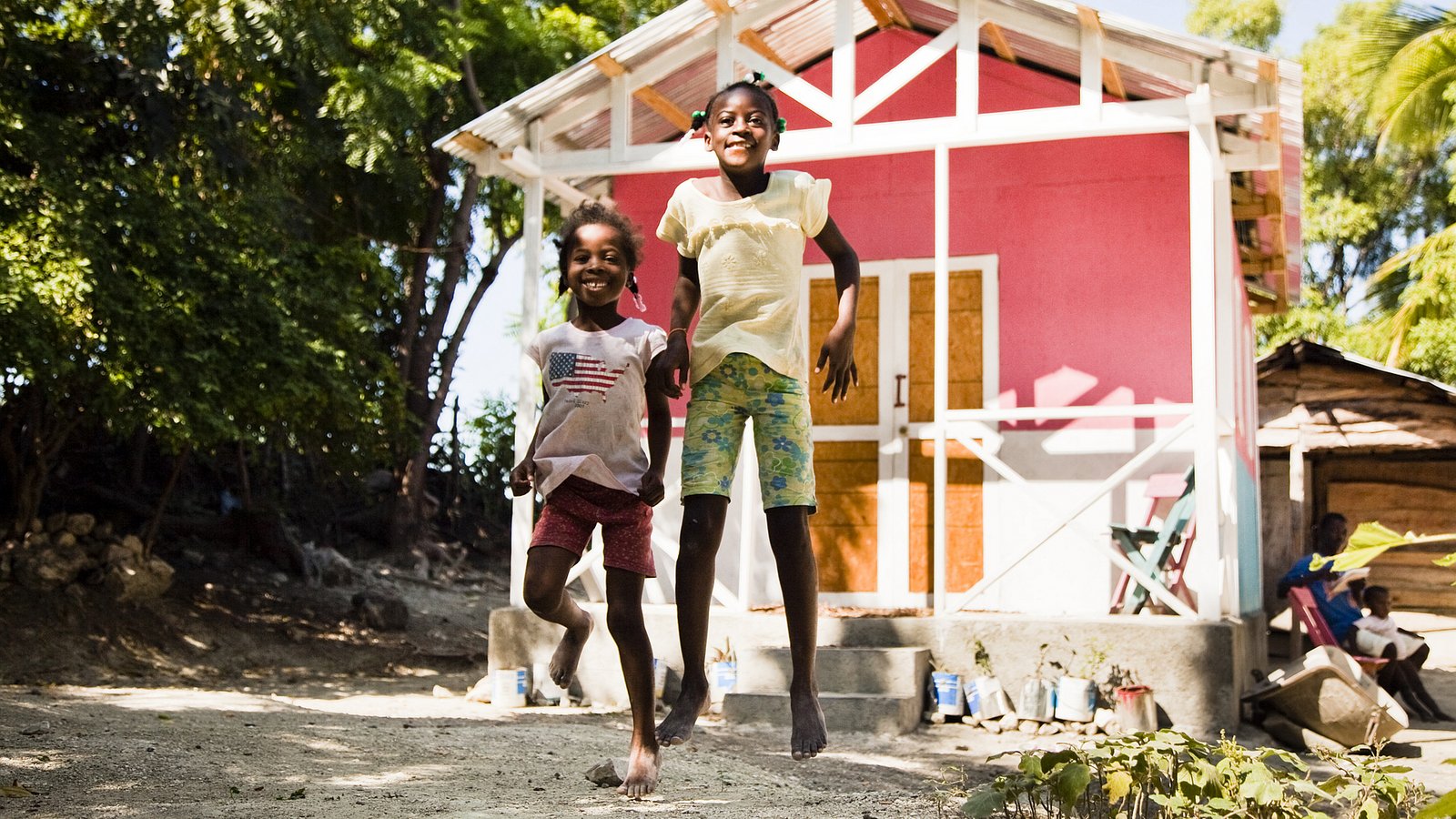 Haiti: springende Kinder
