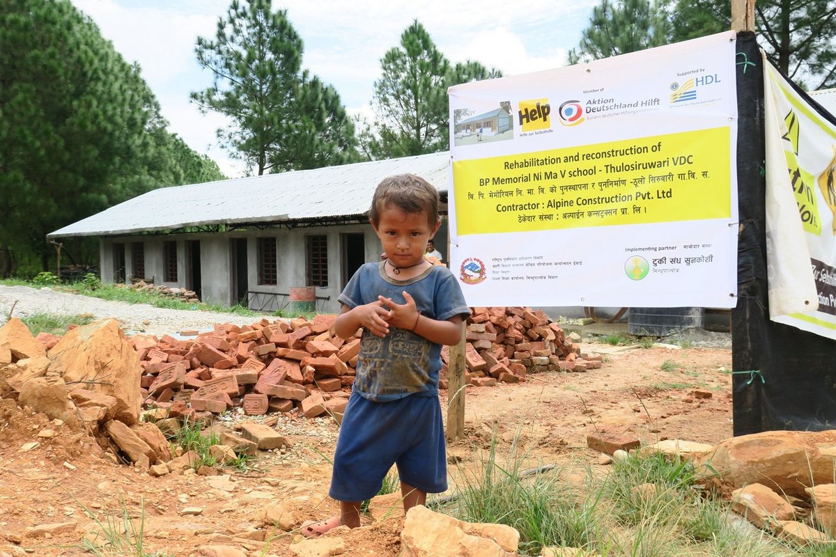 Wiederaufgebaute Schule in Nepal