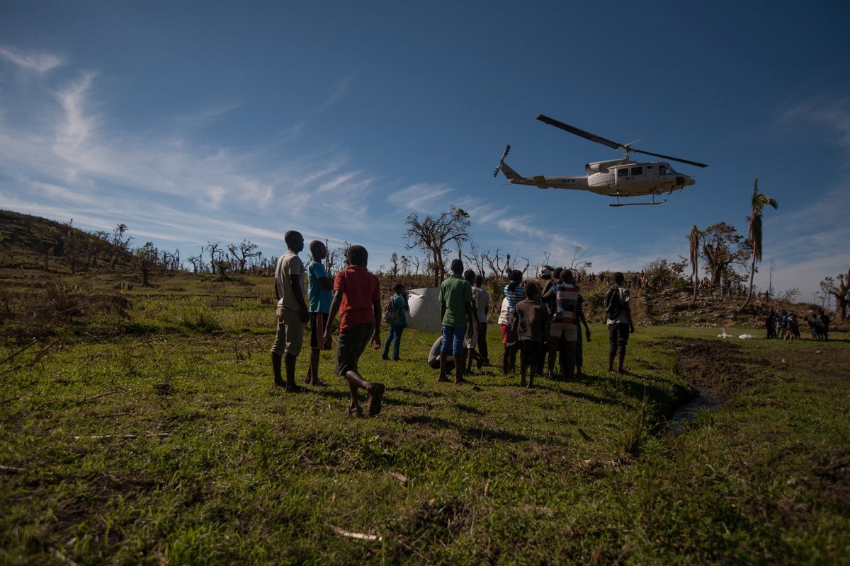 Hubschrauber mit Hilfspakten erreicht Haiti