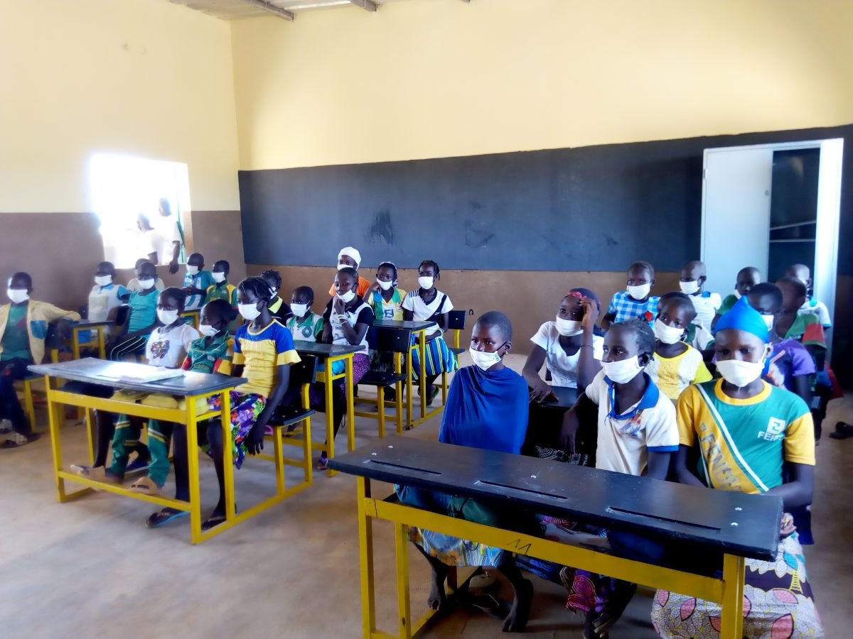 Spenden Burkina Faso: Nie wieder Unterricht unter dem Strohdach