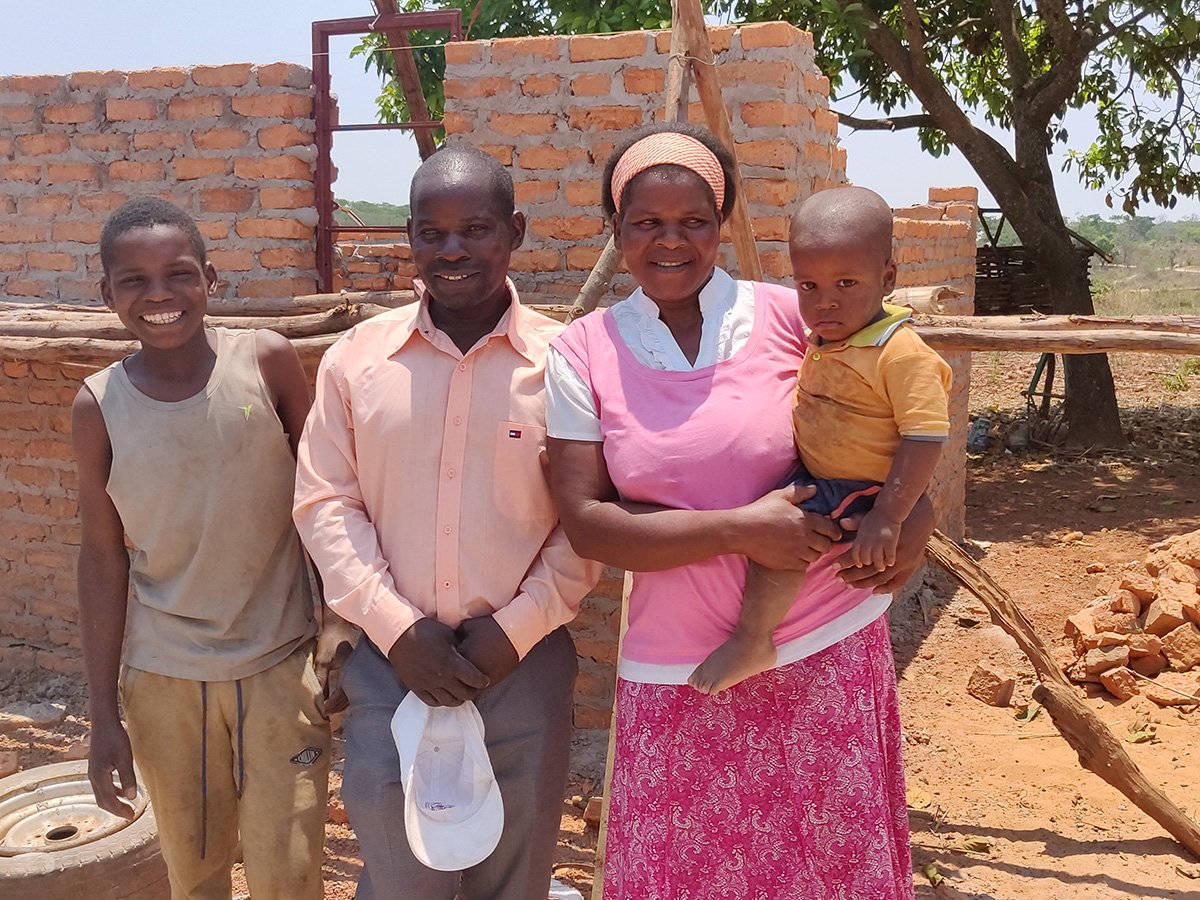 Spenden Simbabwe: Familie Singana freut sich aufs neue Hause