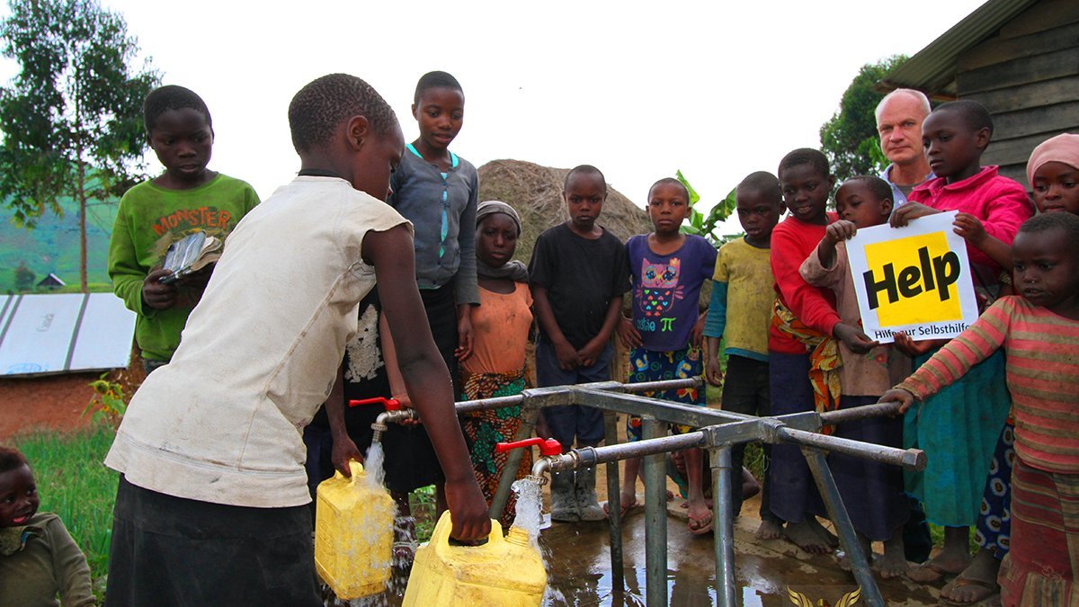 Ein von Help errichteter Brunnen im Kongo