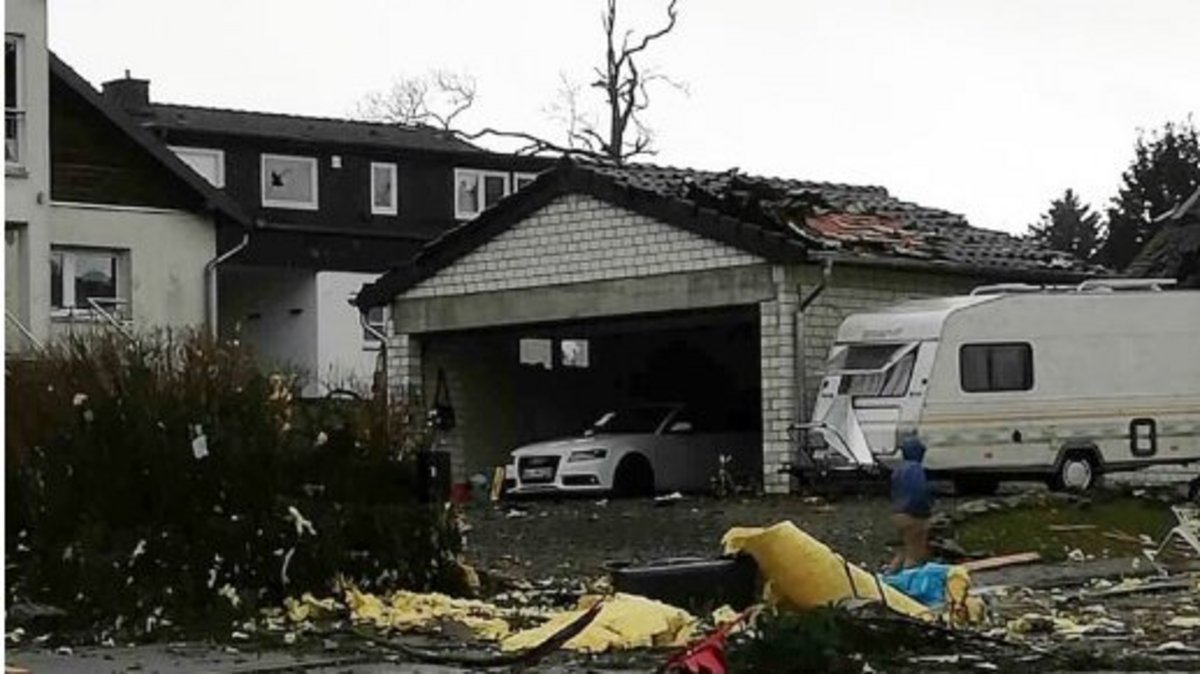 Zerstörung nach Tornado in Roetgen 2019