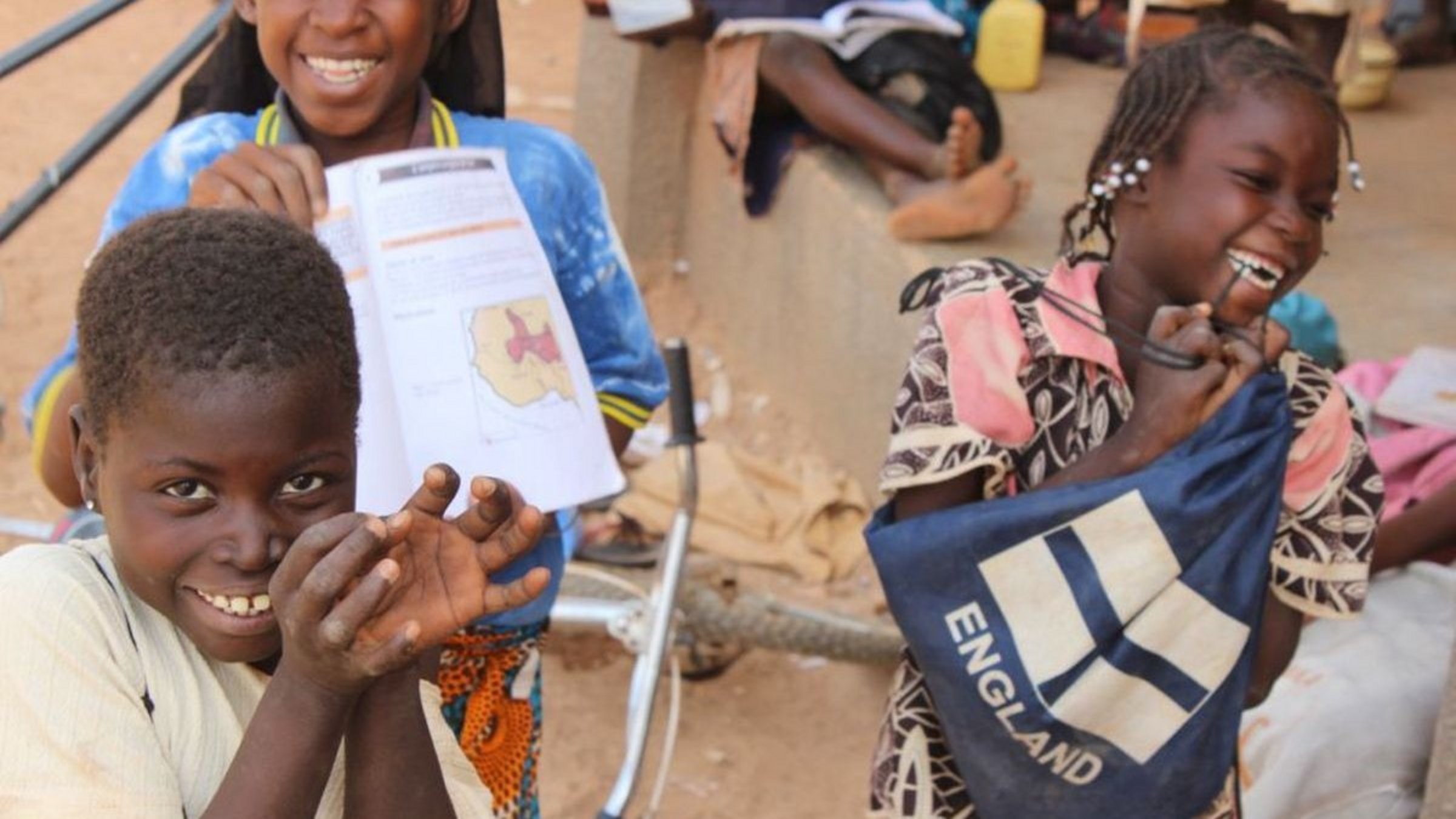 Spenden Burkina Faso: Fröhliche Schulkinder