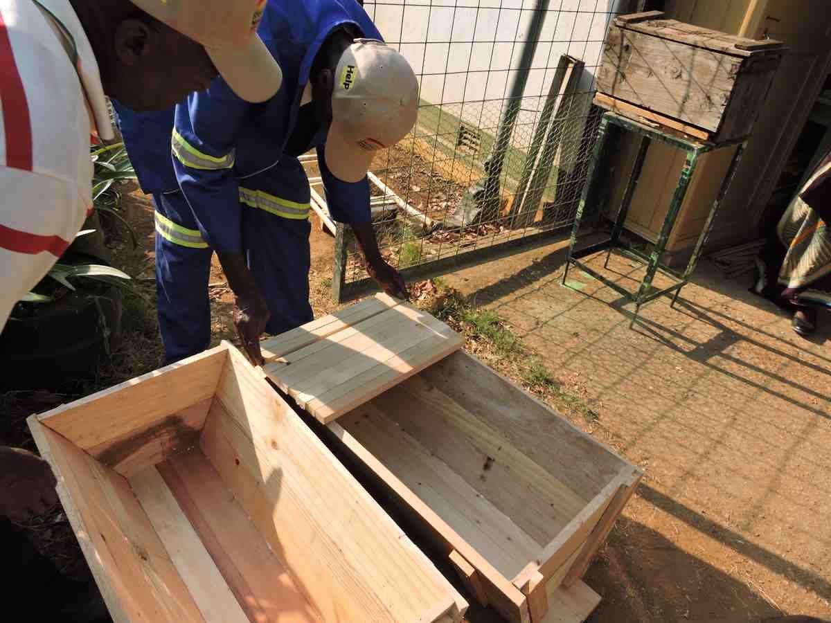 Bau eines Bienenkastens