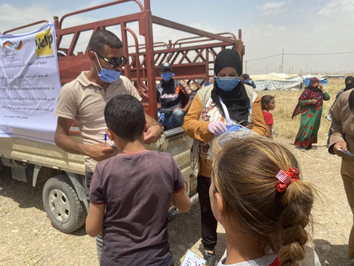 Spenden Irak Corona: Unser Team verteilt die fertigen Masken an Bedürftige