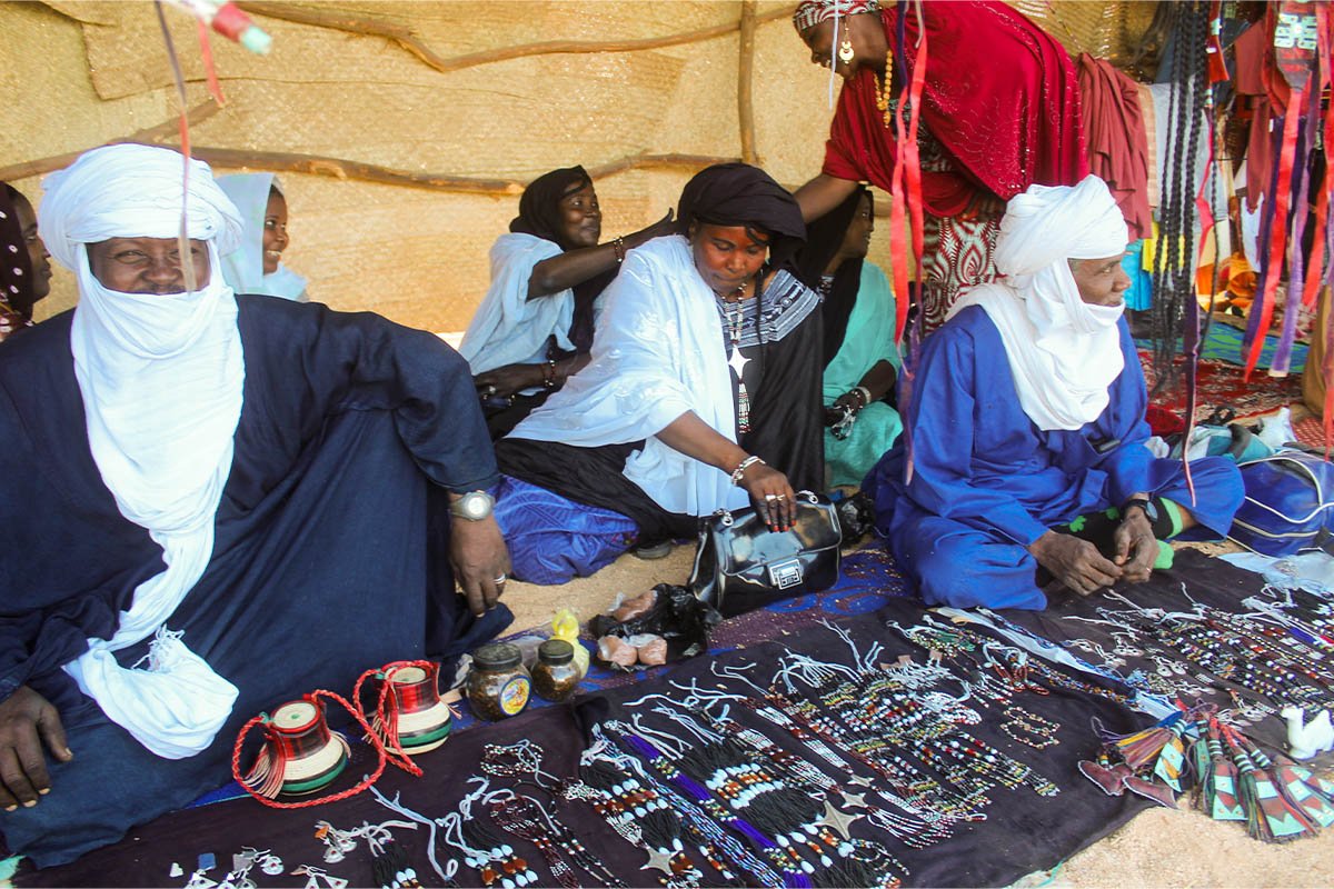 Marktstand auf dem Aïr-Festival in Niger
