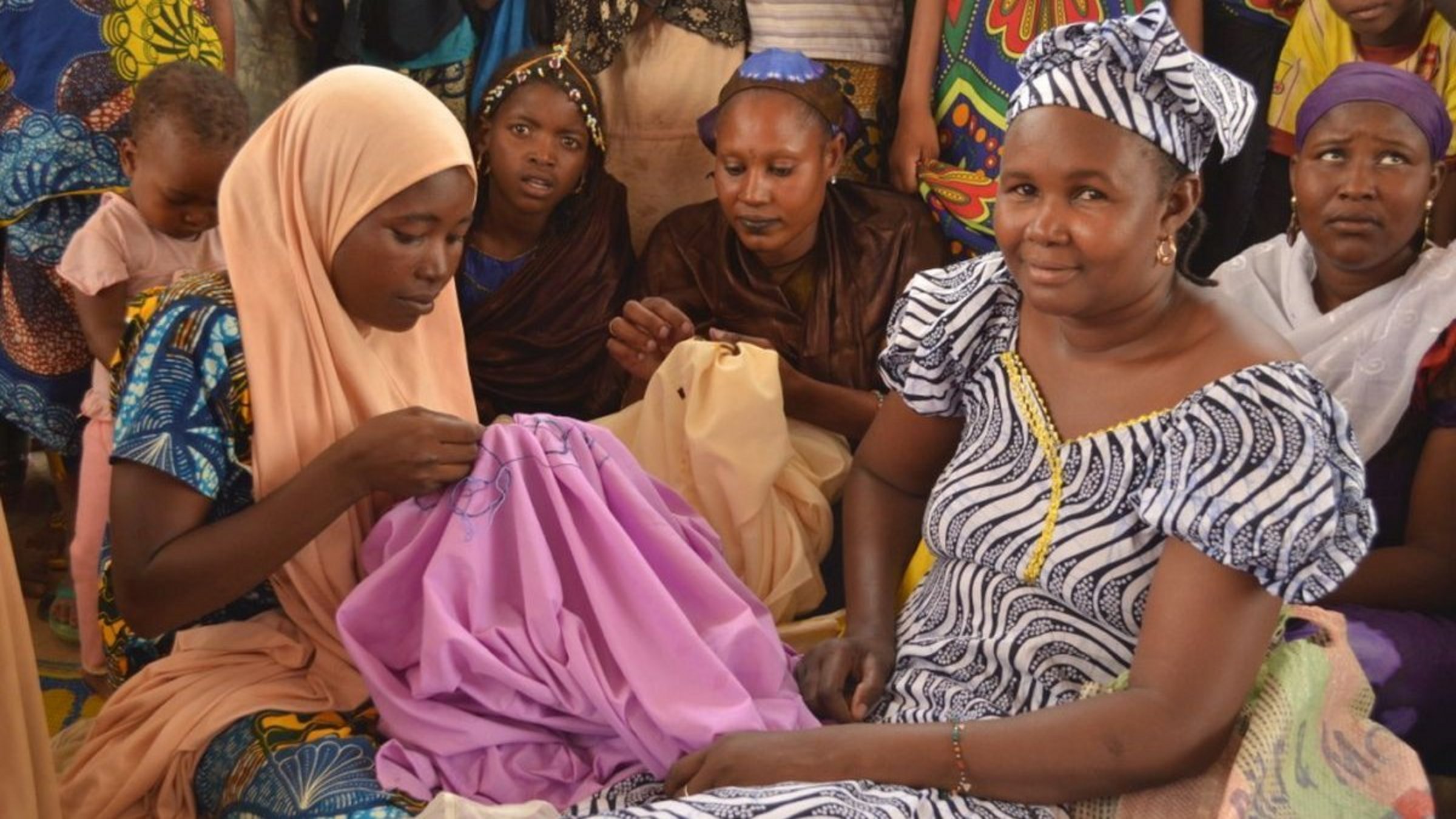 [Translate to English:] Flüchtlinge und Gastgemeinden mit Einkommen schaffenden Maßnahmen in Niger unterstützen