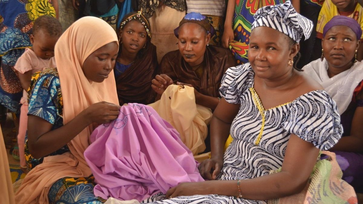 [Translate to English:] Flüchtlinge und Gastgemeinden mit Einkommen schaffenden Maßnahmen in Niger unterstützen