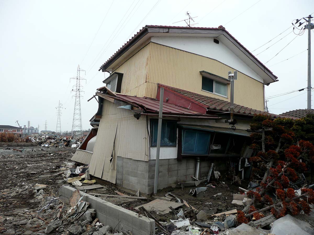 Ein völlig zerstörtes Gebäude nach dem Tsunami in Japan 2011