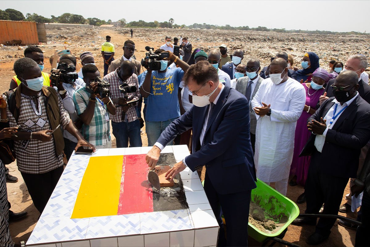 Spenden Entwicklungshilfe: Minister Müller in Gambia