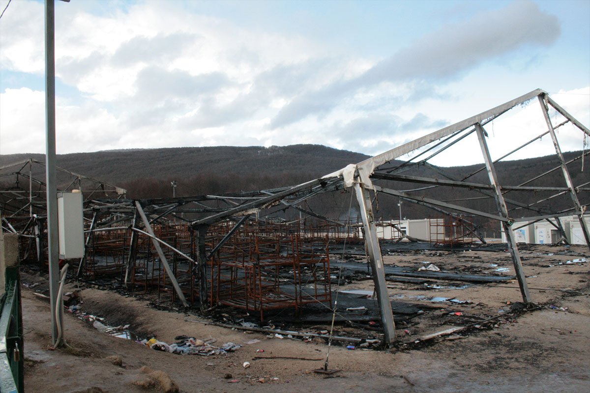 Überreste des Flüchtlingslagers Lipa in der Nähe von Bihać
