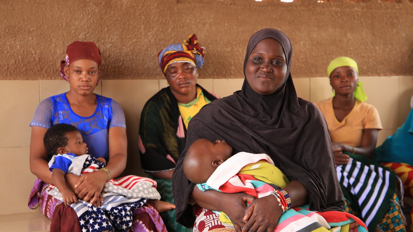 Mütter mit Kleinkindern in Burkina Faso