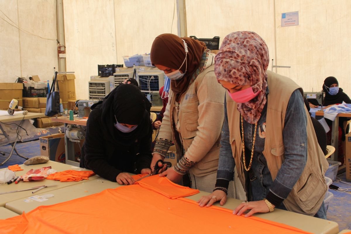 Spenden Irak: Masken in Orange gegen Gewalt an Frauen