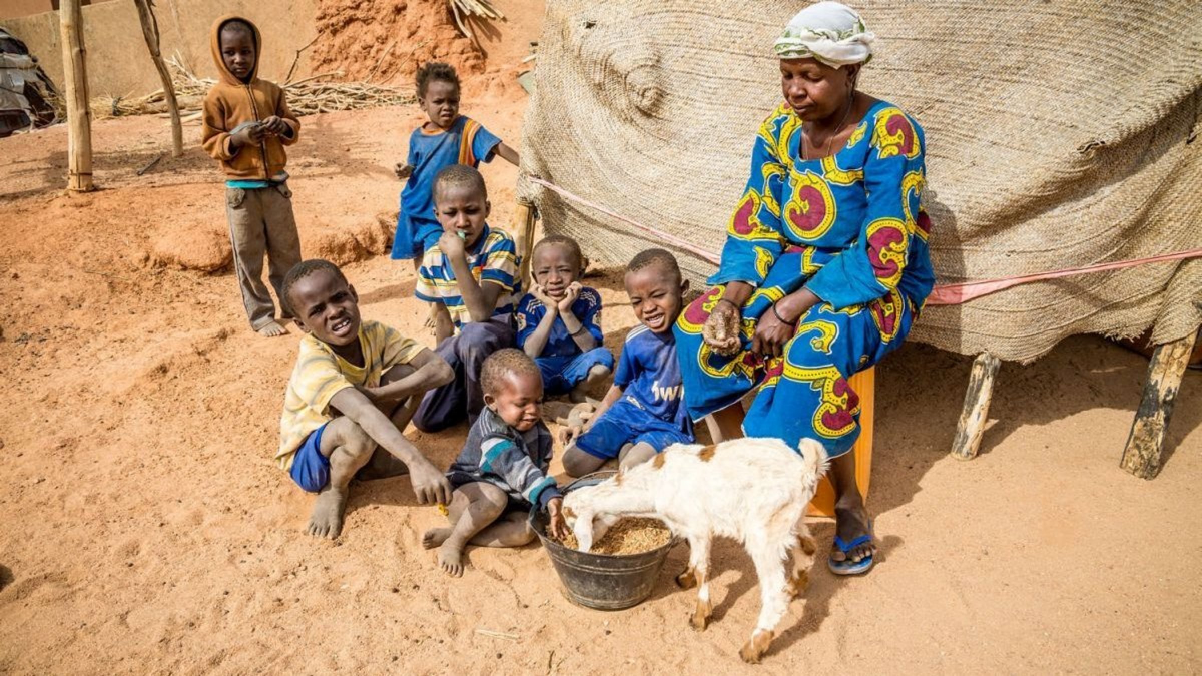 [Translate to English:] Flüchtlingsfamilie in Niger
