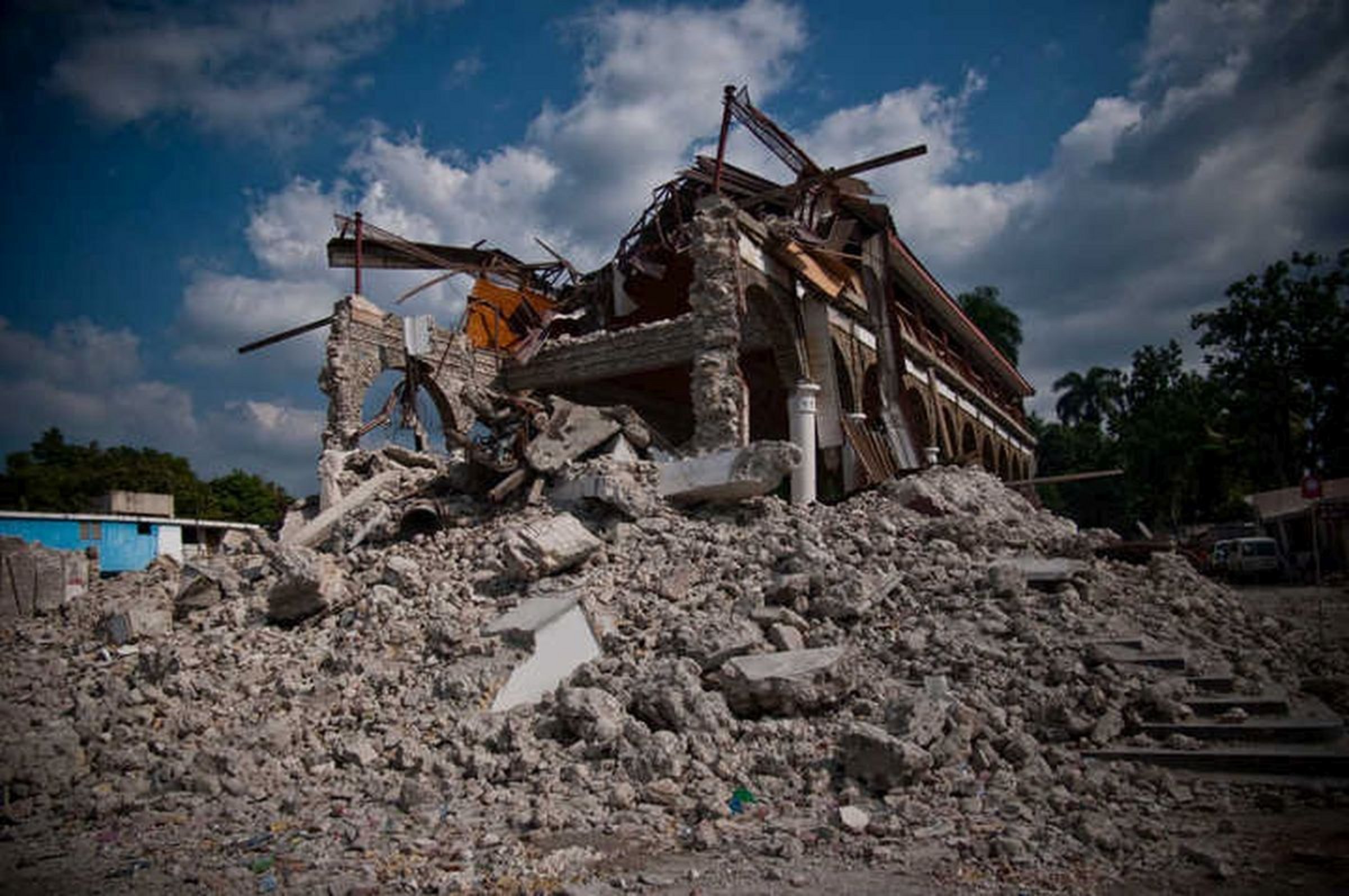 Haiti nach Erdbeben langfristig mit Wiederaufbau unterstuetzen