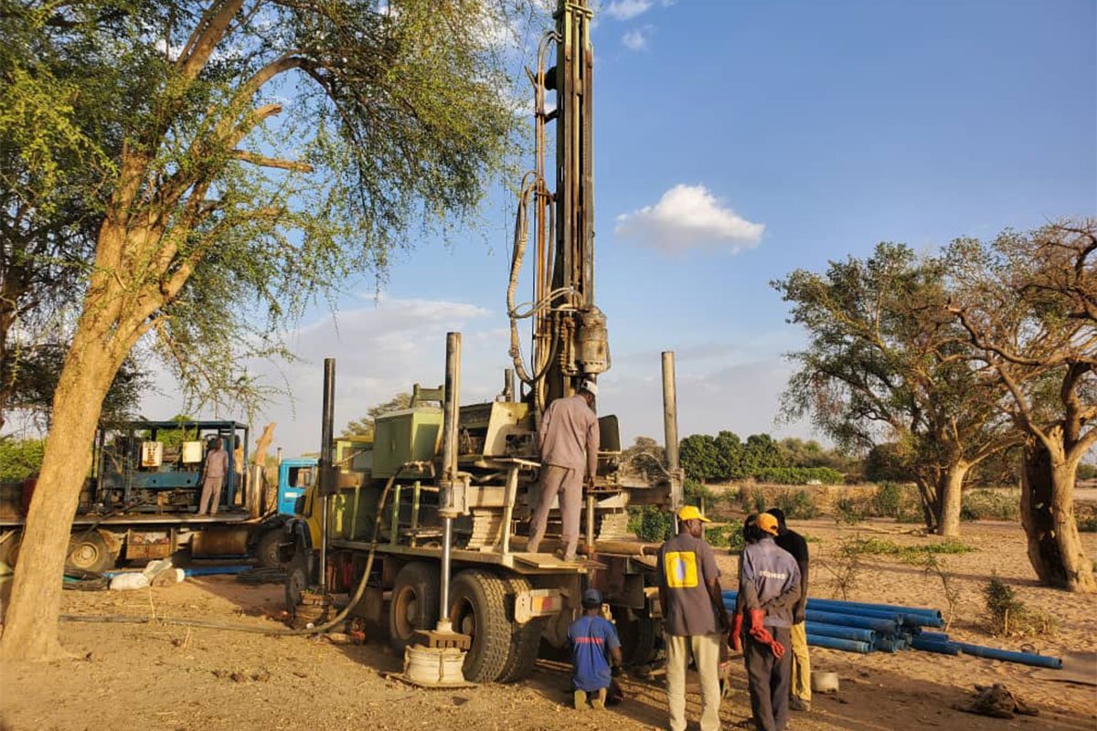 Help bohrt Brunnen im Tschad