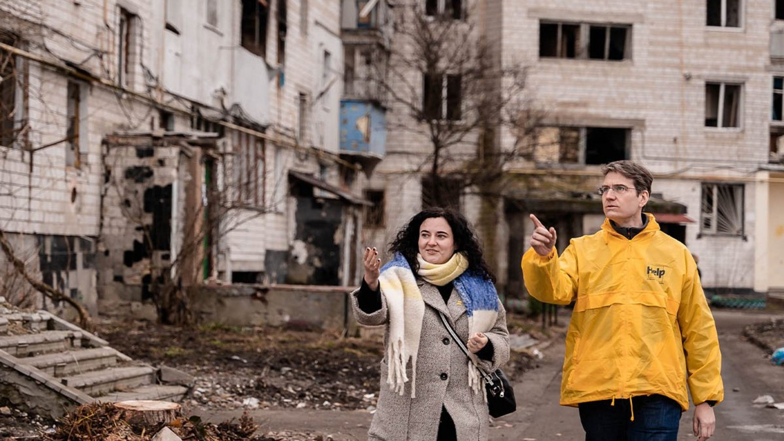 Vetreter:innen von Help im ukrainischen Borodyanka