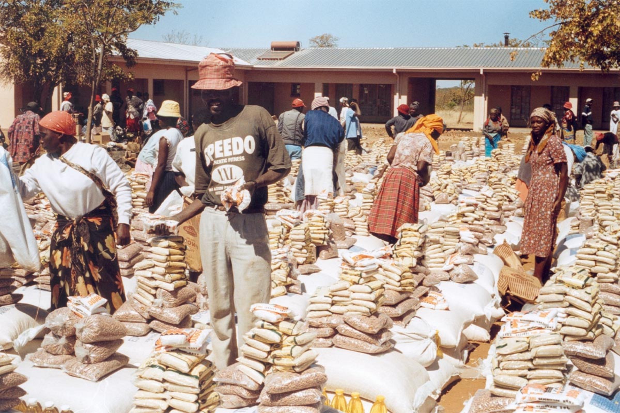 Verteilung von Hilfsgütern in Simbabwe