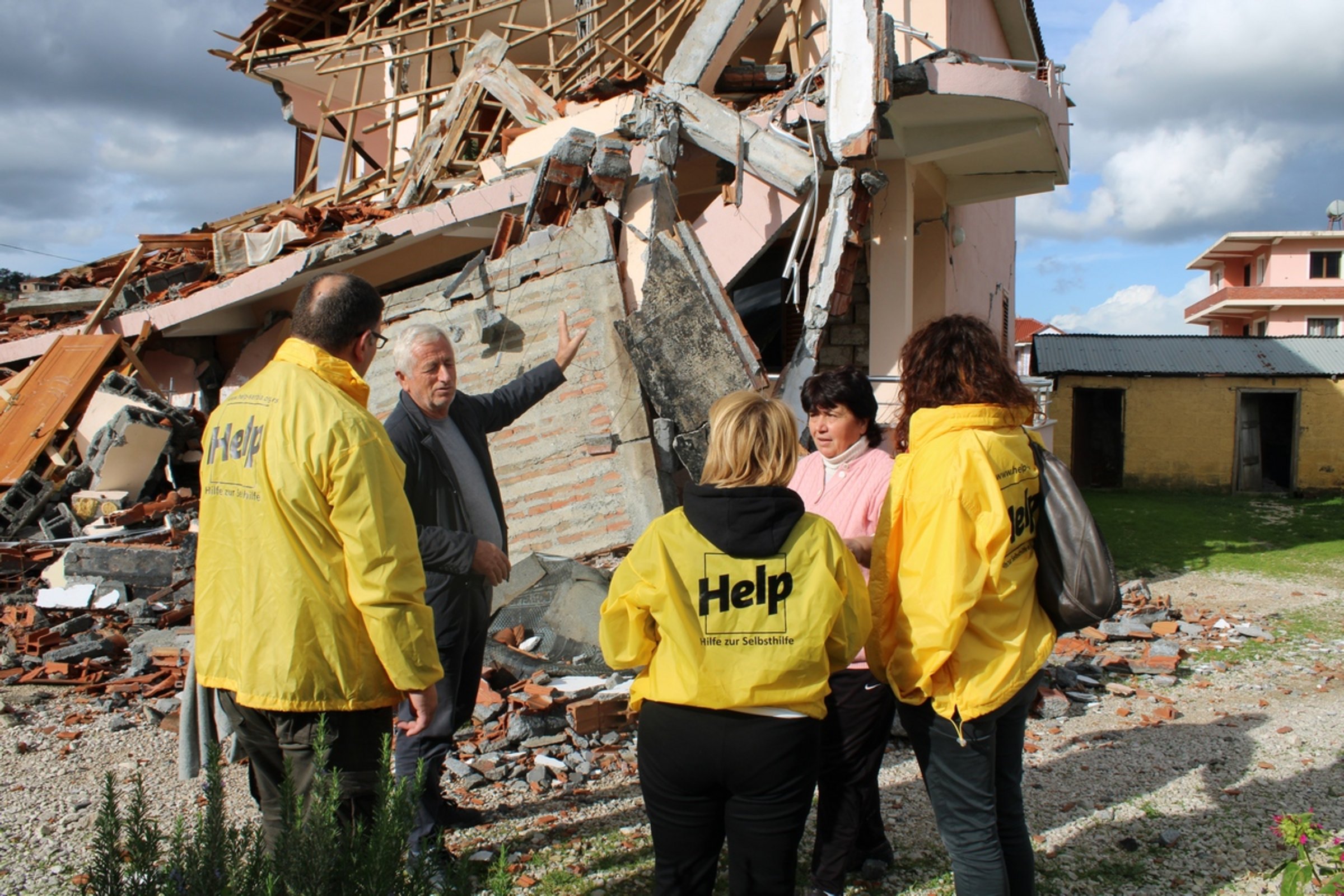 Zerstörte Wohngebäude in Albanien nach Erdbeben