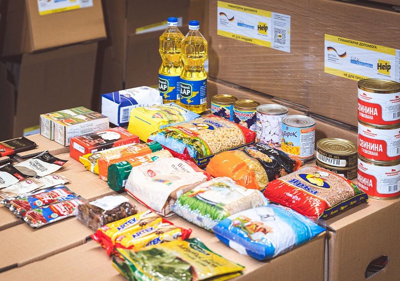 Inhalt eines Lebensmittel-Pakets für Menschen in der Ukraine