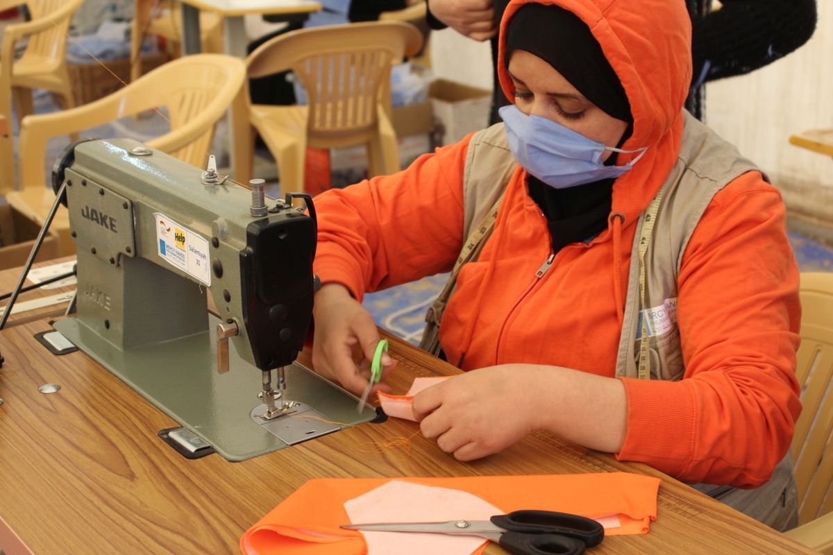 Spenden Irak: Masken in Orange gegen Gewalt an Frauen