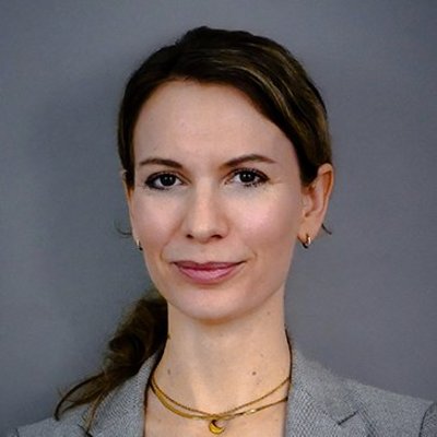 Alexandra Schmitzv