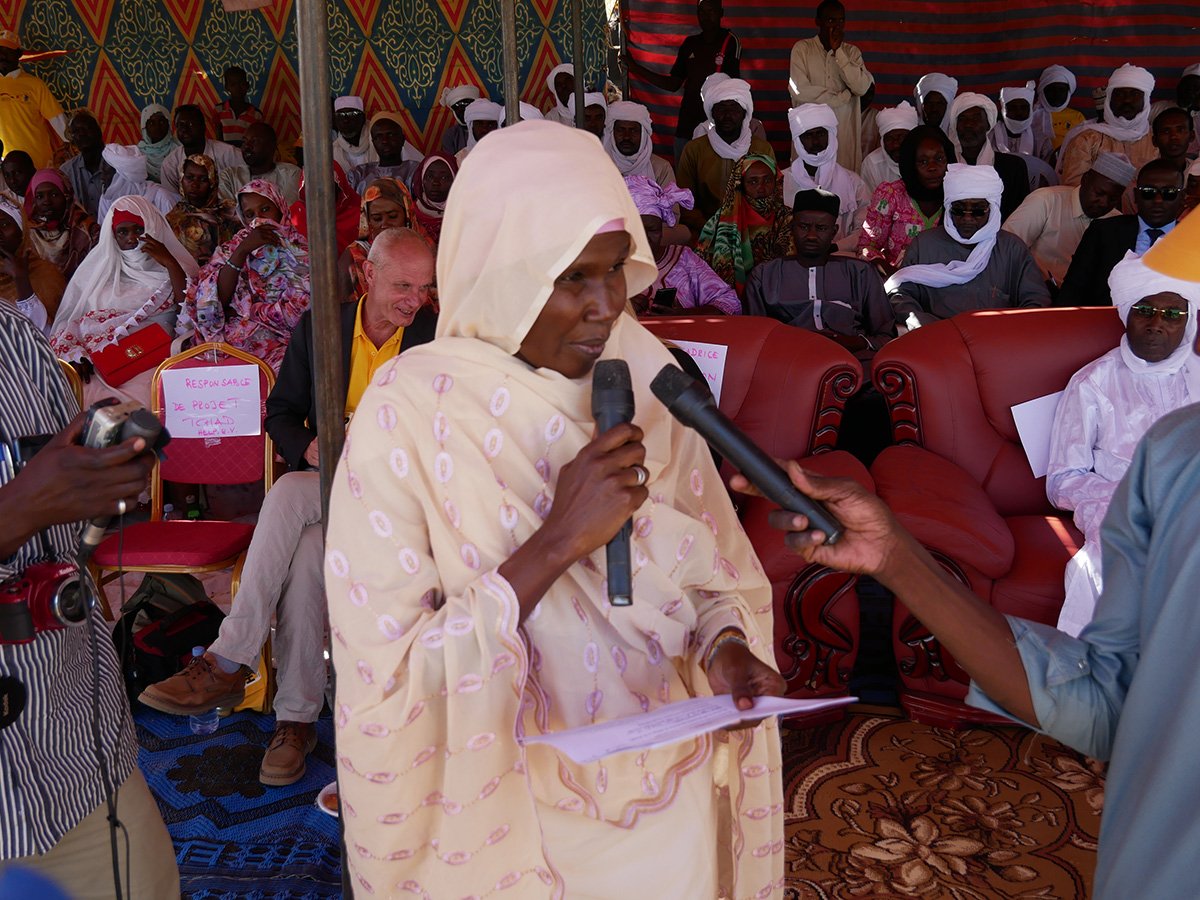 Ministerin aus dem Tschad lobt Arbeit von Help in einer Rede