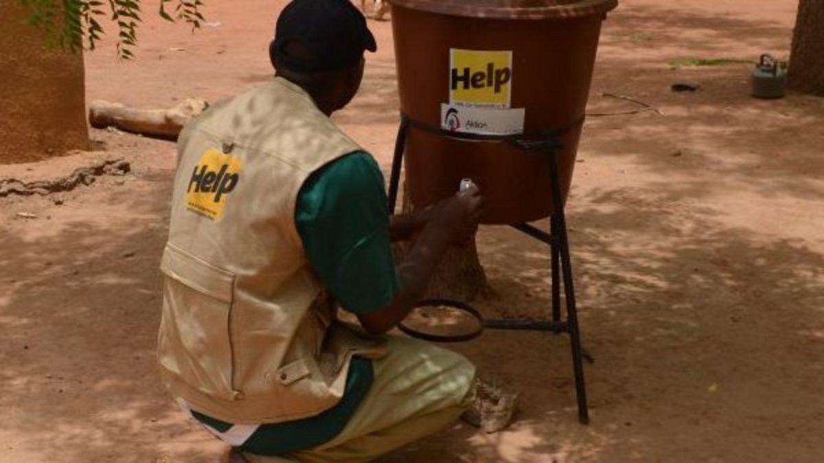 Wasserspender als Gesundheitsvorsorge in Mali